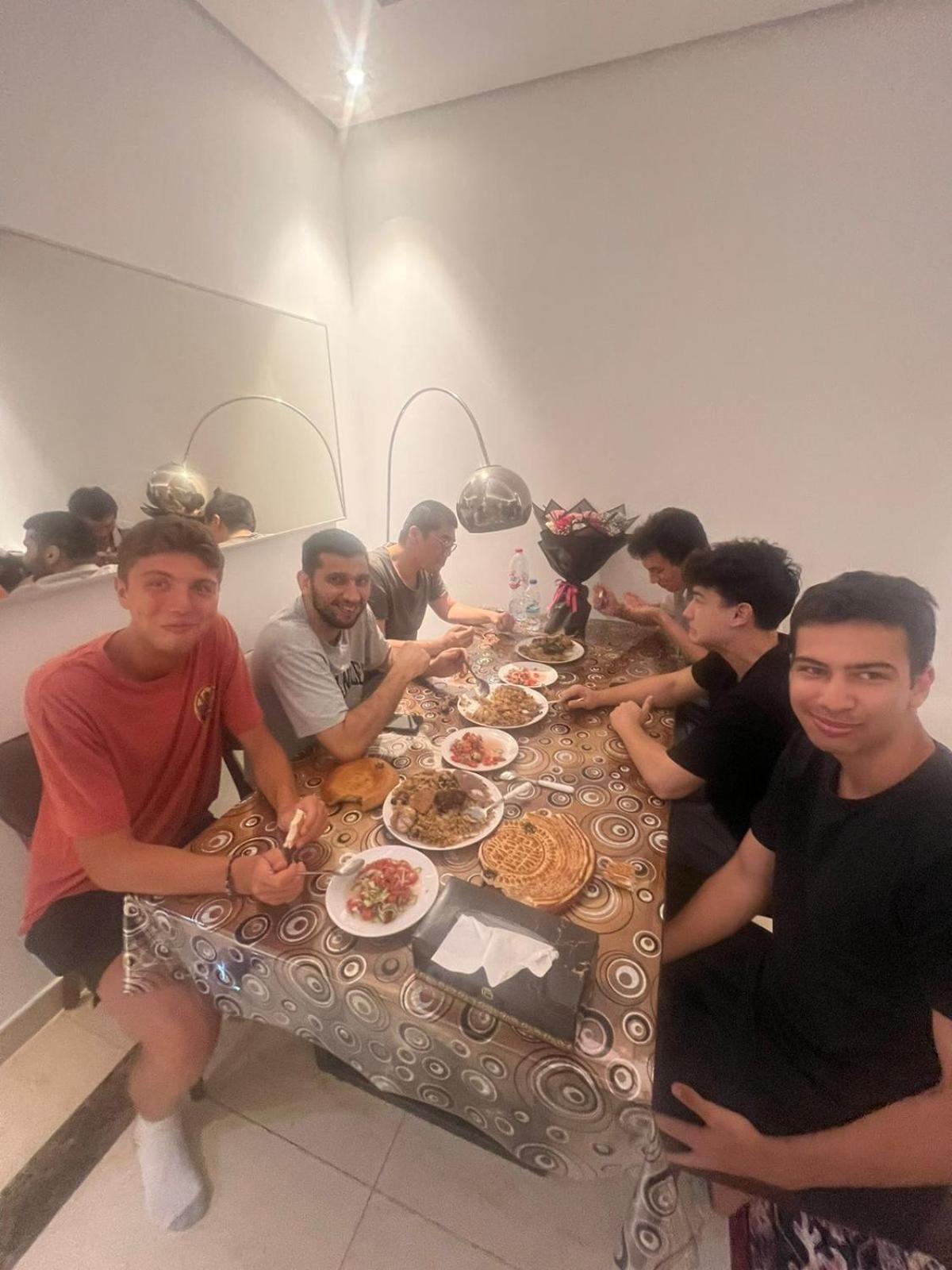 Downtown Holiday'S - 1 Min To Dubai Mall & Burj Khalifa Hostel Ngoại thất bức ảnh